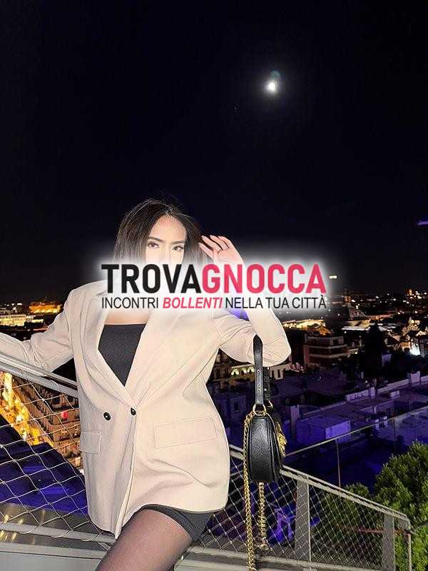 giovane e desiderosa soddisfare ogni tuo desiderio