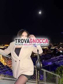 giovane e desiderosa soddisfare ogni tuo desiderio