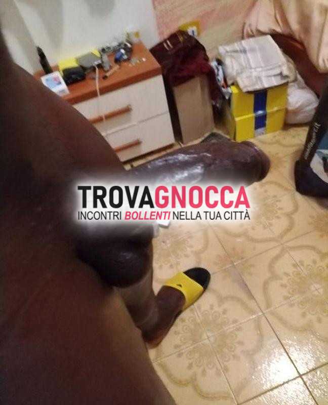 ragazzo colore incredibilmente dotato è pronto e disponibile regalare piacere. singola o coppia nessun problema raggiungo tuo domicilio o motel.