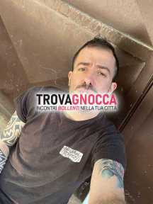 ragazzo toscano vacanza ad agosto cerca compagni momenti divertimento