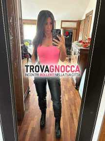 ciao sono simona 26 anni napoletana e lavoro cam senza limiti. non faccio incontri. offro esperienze uniche anal squirting e giochi doppia penetrazione dildo. sono vera padrona e mistress pronta soddisfare ogni tua fantasia.