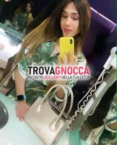 sono natalia ragazza molto accomodante ed educata sono attiva e passiva completa amorevole e fantastica spero farti divertire cazzo