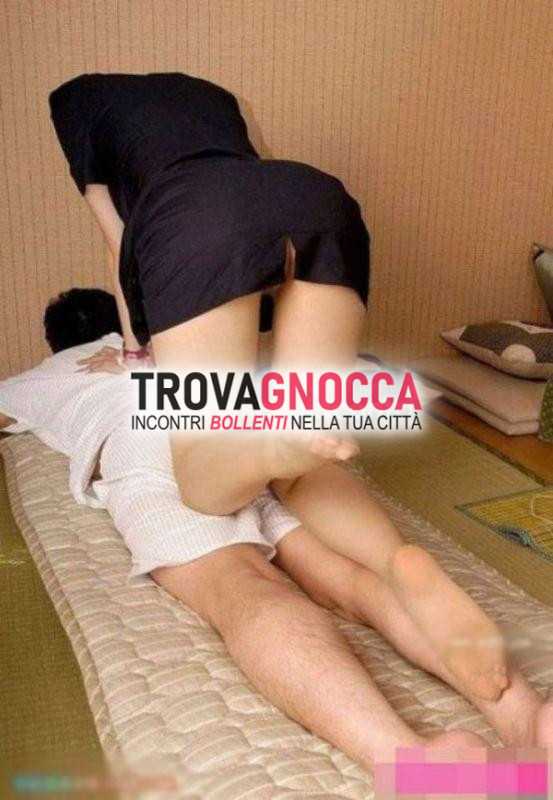massaggio professionale. incantevole ragazza orientale è scelta perfetta farti viziare e liberarti dallo stress e dalla tensione accumulata