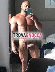 brasiliano muscoloso 🍆🔥🇧🇷 senza finta