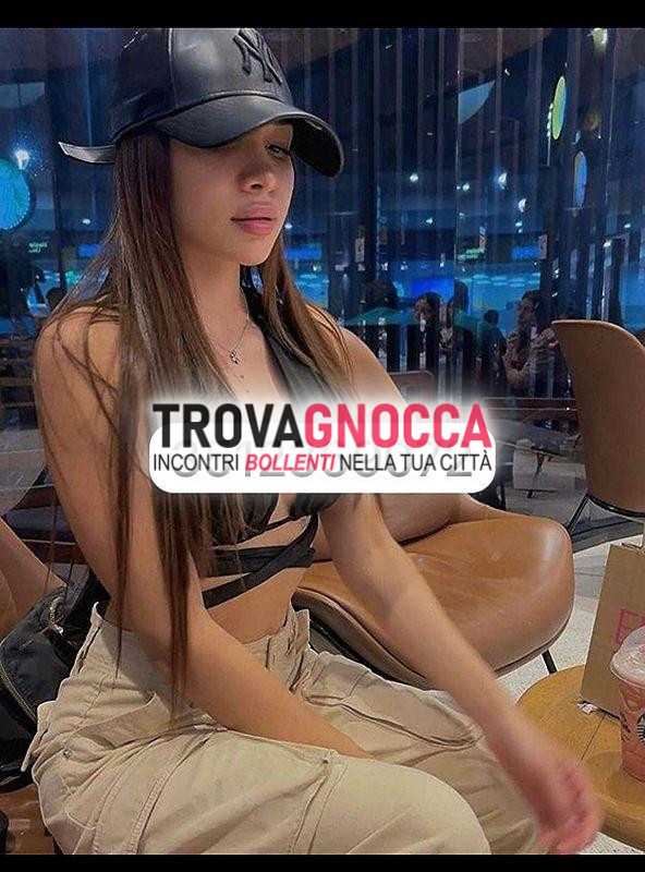 appena arrivata sono massaggiatrice bellissima e strafigona. dolce miele e calda fuoco porto me un'incredibile sensualità. sono davvero unica nel mio genere