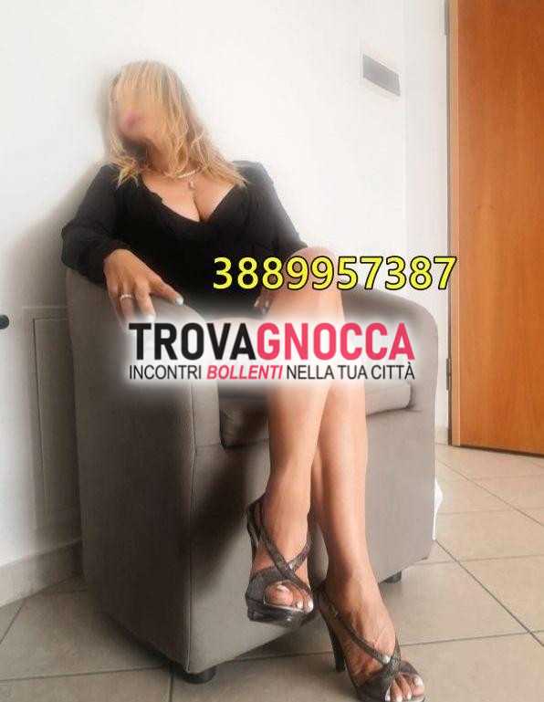 giulia italiana 🍓 È perfetto equilibrio eleganza malizia e trasgressione all'italiana. culmine passione.🍓 tour solo breve periodo