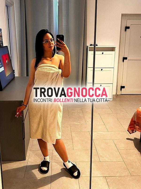 ciao tutti sono sara ho 18 anni veri sono cerca nuove avventure solo italiani solo schiavi e solo soft ho veramente 18 anni