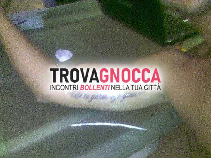 sono fiore bianco che fiorisce quando ti avvicini e non vedo l'ora essere raccolto te e tenuto tue mani…