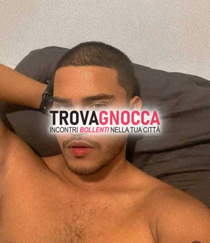 nicolas giovane affascinante si distingue sua versatilità ma ha predisposizione comportamento maschile dominante.