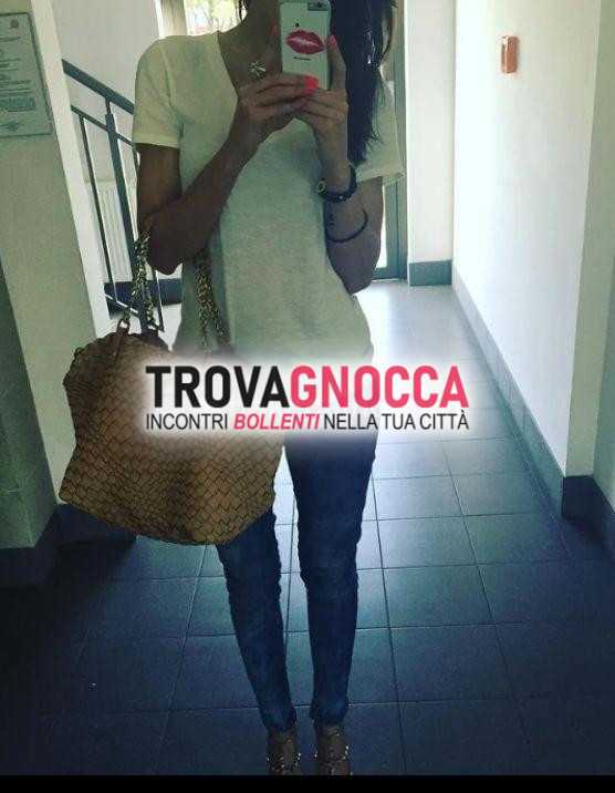 giovane italiana esperta e affettuosa massaggiatrice - immagini 100 autentiche