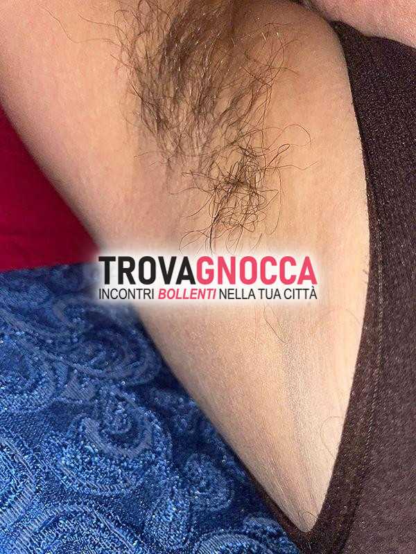 pervaso desiderio l'inebriante fragranza vagina pelosa pronta esplodere spettacolare squirting si diffonde nell'aria.