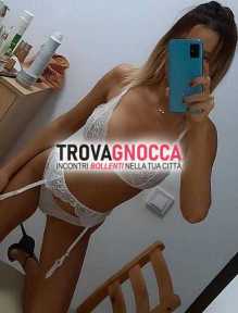 ramona È appena arrivata pronta regalarti momenti indimenticabili