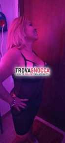 squisita. squisita. vera. ❤️❤️ bellissima bionda 💋 donna natura sempre disponibile. dolce e calda fiamma 🔥🔥🔥🔥🔥