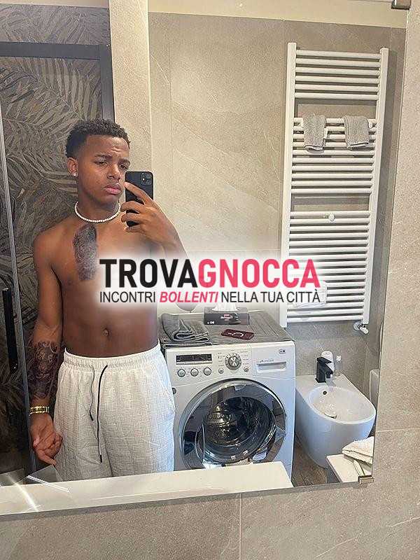 sono giovane sudamericano 🇩🇴🇩🇴 
“il vizio che brami”