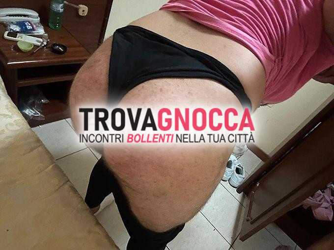sono giovane vacanza schiavo sottomesso disponibile immediatamente soddisfare vostre voglie gruppo. contattatemi subito possibilità di.
