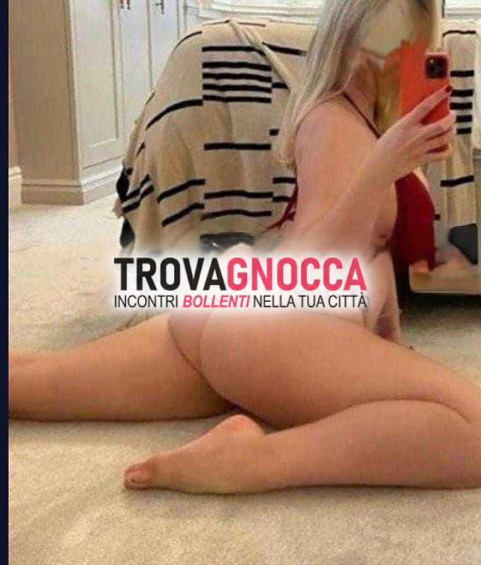 isabella l'angelica bellezza dai capelli chiari