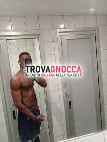 giovane nero te nel centro roma