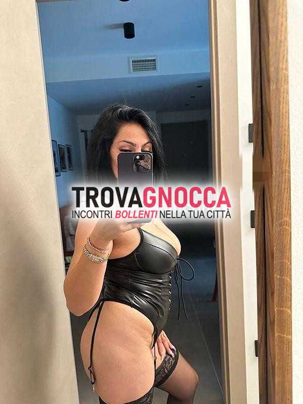 foto autentiche al 100 ecco voi spettacolare milf napoletana caldissima e carne davvero formosa❤️ non sarò ventenne ma sono sicura farvi provare piacere indescrivibile