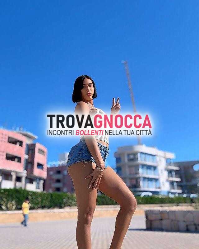 andrea transessuale provocante è qui soddisfare tutte tue fantasie. un'offerta tanto anale quanto orale potrai esplorare piacere gola profonda che non dimenticherai facilmente.