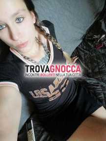 🌹in auto.🌹 ragazza italiana 25 anni un'autentica maestra nell'arte orale tocco profondo e salivoso un'esperienza provare e ammirare✨