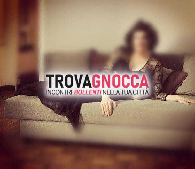 affascinante t-girl cerca uomini robusti o muscolosi. no chi cerca solo servizio.