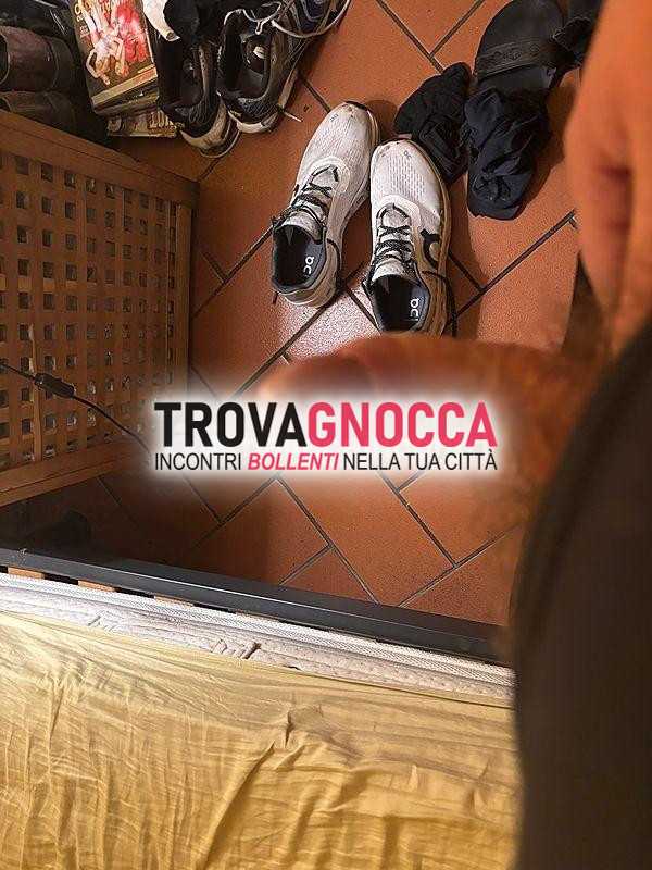 affascinante ragazzo cerca ragazza o coppia momenti intimità e divertimento