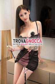 nuova stupenda giovane ragazza orientale bel corpo e sensuale