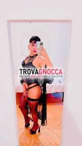 femboy latino fascino ineguagliabile pronto soddisfare tuoi desideri piÙ profondi. esperta nella gola profonda attiva e passiva un'esperienza indimenticabile.