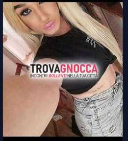 lurida trav bocchinara È schiava sesso troia vogliosa sempre pronta soddisfare ogni desiderio. questa puttanella instancabile È un'ingorda cazzi ideale anche gang bang 👅