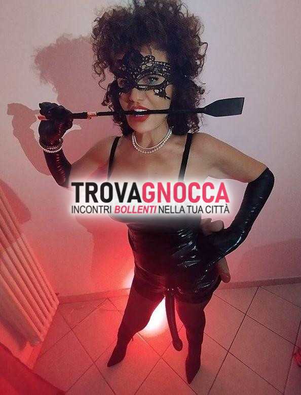 appena arrivata lady medea mistress tua deea autenticamente dominante È qui solo tempo limitato