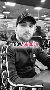 giovane italiano 🇮🇹 ti aspetto e posso venire anche trovarti nel tuo hotel 🏨 o nella tua abitazione 🏠.