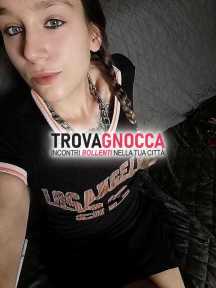 🖤✨in car✨🖤 ragazza italiana dolce e gentile dalla bellezza incantevole e gola davvero straordinaria.