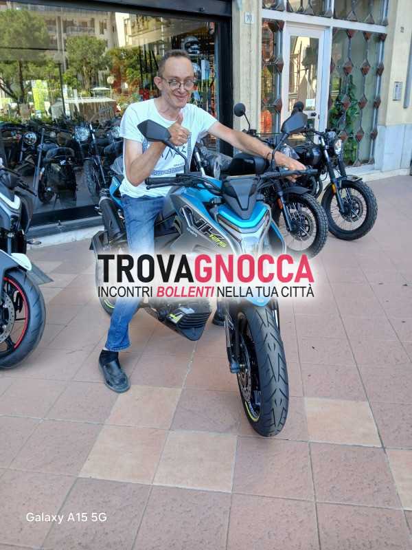 salve sono giuseppe caldarella sono marineo sono marineo e sono single e ho 45 anni spero conoscere donna siciliana palermo