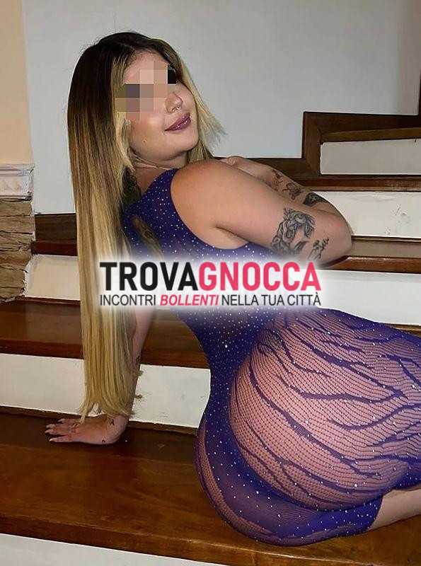 paulina giovane bionda viso incantevole e curve irresistibili fondoschiena 110 cm.