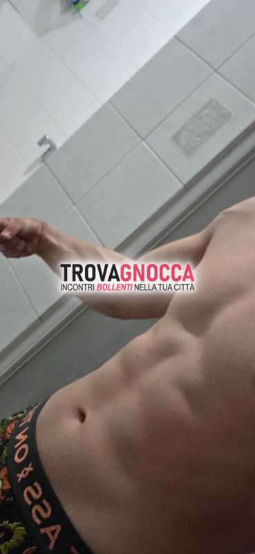 cerco uomo attivo o versatile esperienza non sono escort