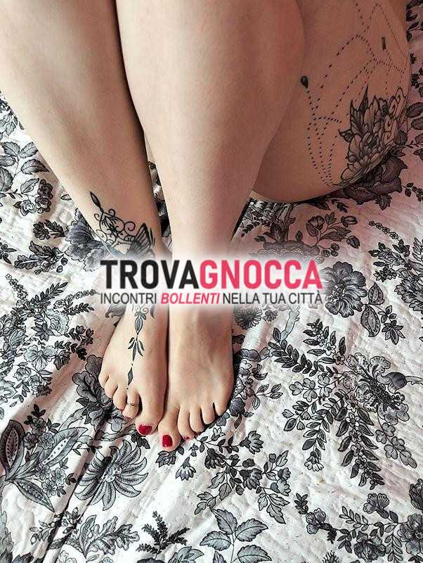 curvy italiana studentessa cerca momenti soddisfazione