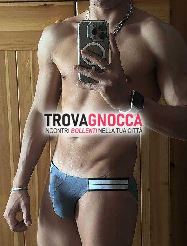 affascinante giovane noto