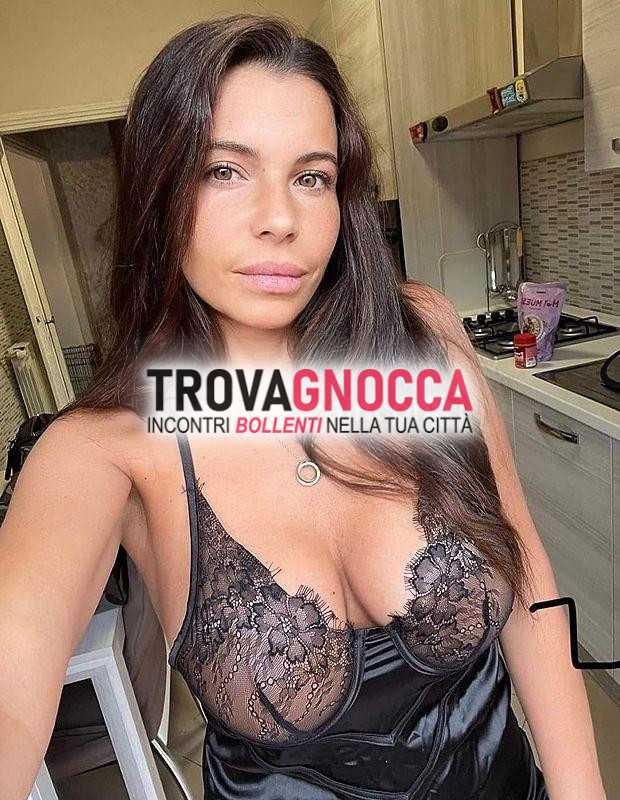 videochiamata seducente mora foto autentiche. creo video personalizzati e partecipo chat erotica sono disponibile fino tardi. non offro incontri solo persone serie.