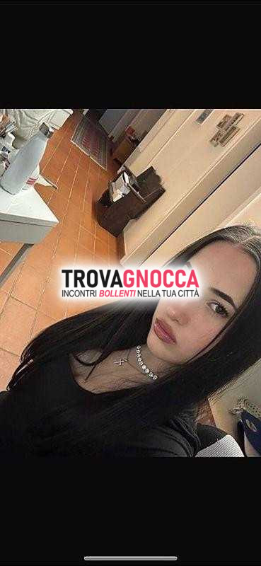 stefany l'italiana 20 anni è bomba sexy che sa farti perdere testa. sua calda esperienza gola profonda ti farà vivere momenti indimenticabili.