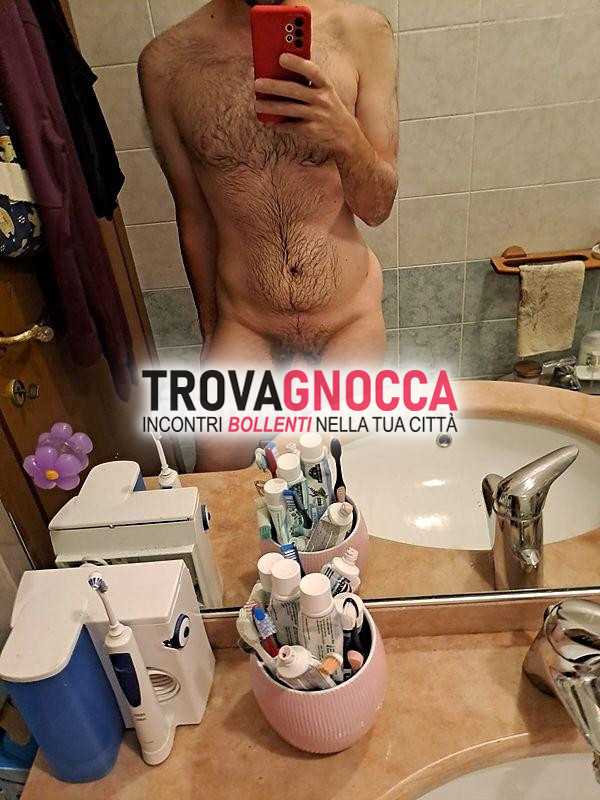 ragazzi dinamici che cercano un'opportunità divertirsi me nella mia stanza. ricevo hotel.