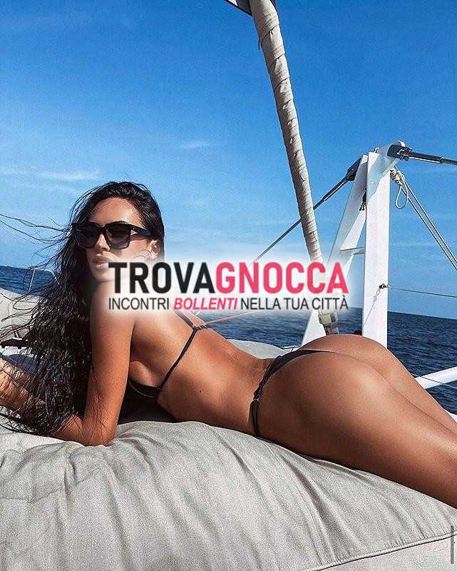 foto 💯✖️💯 autentiche modella 25 anni studentessa ungherese posso venire anch'io te