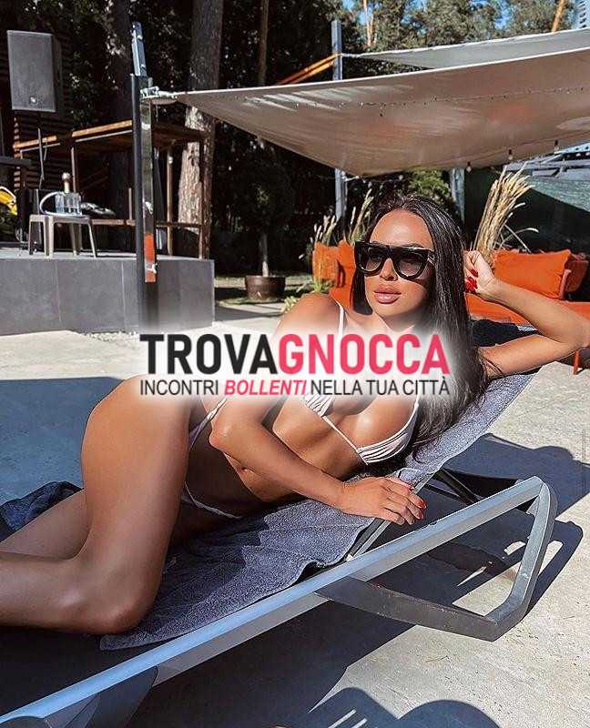 foto 💯✖️💯 autentiche modella 25 anni studentessa ungherese posso venire anch'io te