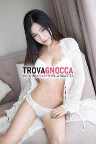 sono donna orientale seducente cerca affetto e passione.