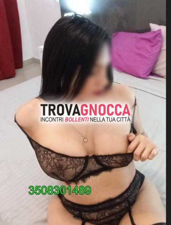 roxana dolcissima e sexy È bella porcelina affascinante che ti regalerÀ preliminari urlo. sua bocca focosa e patatina vogliosa È pronta regalarti momenti indimenticabili
