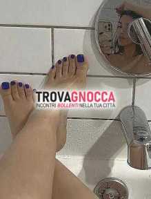 vieni coccolare miei piedi… dimmi se sei davvero bravo… 👣😉