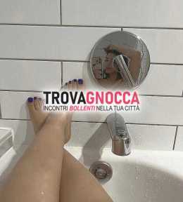vieni coccolare miei piedi… dimmi se sei davvero bravo… 👣😉