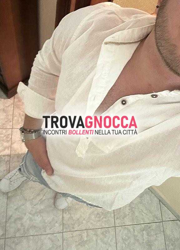 uomo distinto cercasi coppie fantasiose cerca nuove esperienze