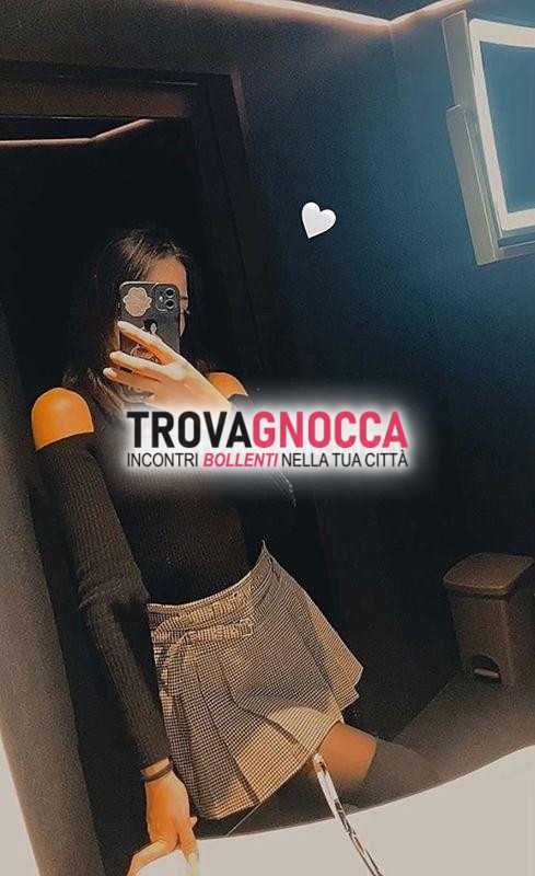 siamo coppia italiana giovane e autentica. unisciti noi e gioca insieme me. o noi 📸🔥
