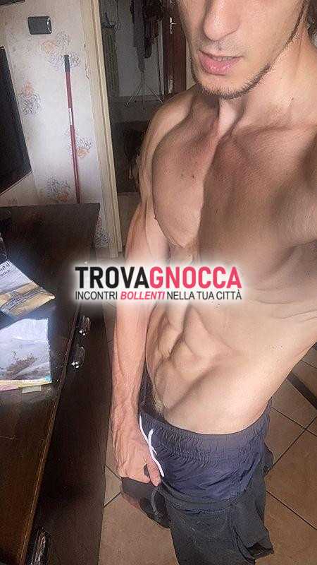 giovane italiano forma e dotato accoglie generosi prima volta assoluto affrettatevi perché resterò qui solo pochi giorni. zona s