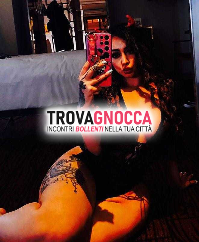 reyna fantasia giovane autentico spettacolo foto reali e tatuaggi che accendono desiderio 💯❌💯